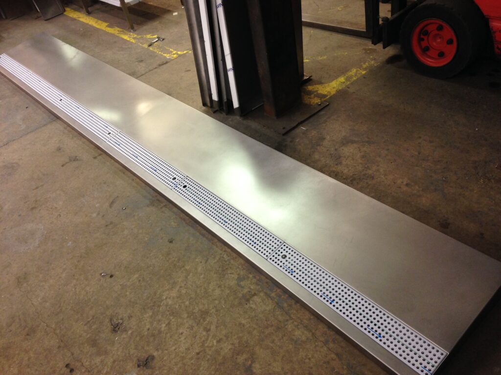Metal Bar Top including Peanut Rail